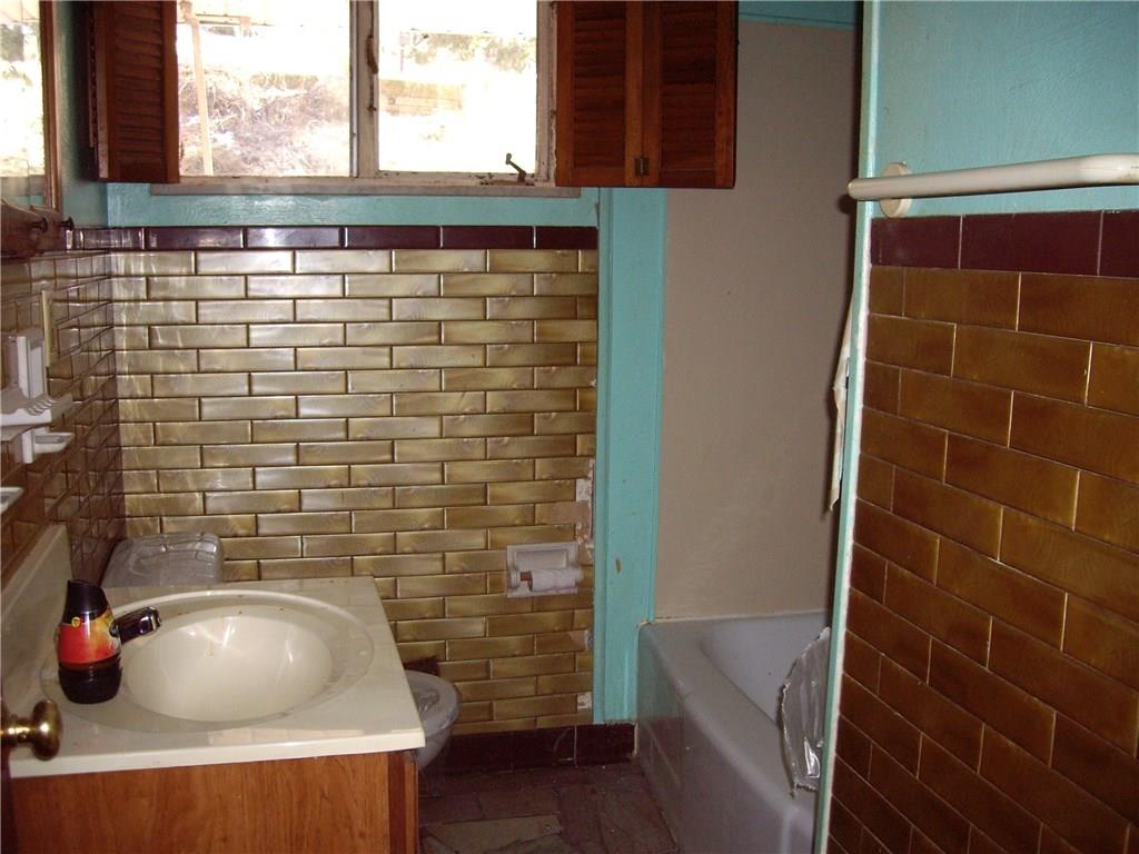 281 Country Club Road Washington, PA 15301 - Photo 7 of 12 Gallery Image 7