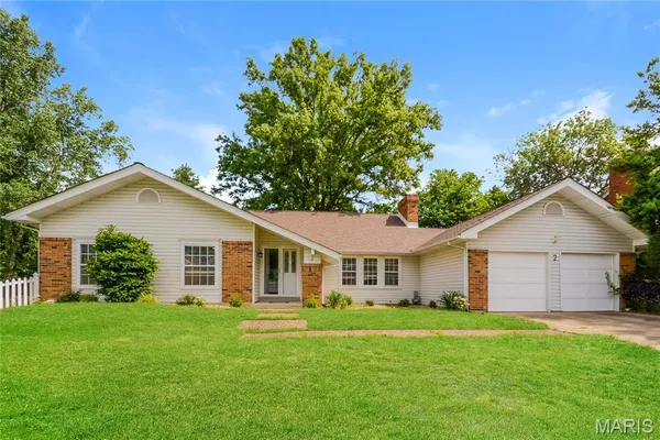 $375,000 | 2 Saw Mill Way, St. Charles, MO 63303