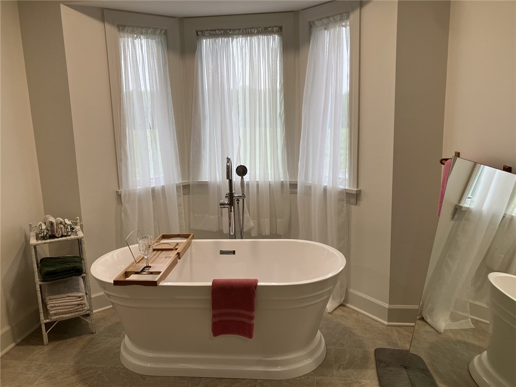 817 Whittier Road Ogden, NY 14559 - Photo 34 of 48 Soaking Tub