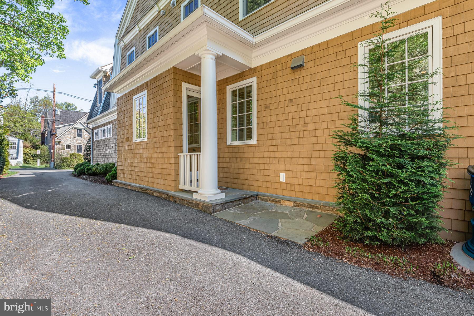 7200 Fairfax Road Bethesda, MD 20814 - Photo 68 of 87 Mudroom/Side Door entrance