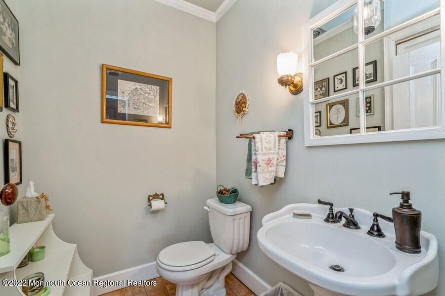 176 Ryan Road Marlboro, NJ 07746 - Photo 13 of 40 Half bath