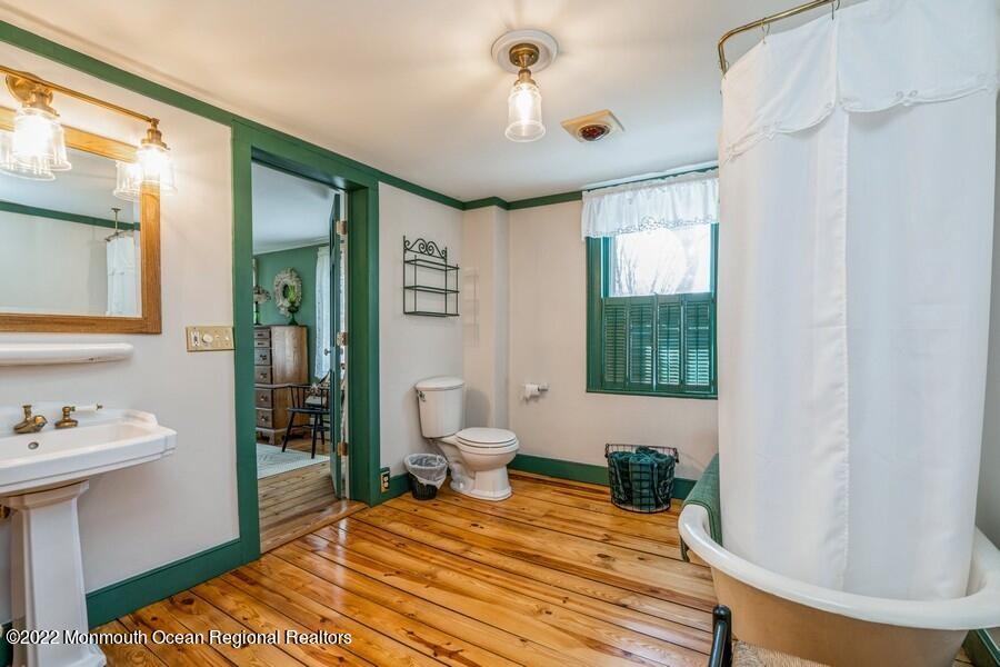 176 Ryan Road Marlboro, NJ 07746 - Photo 16 of 40 Full bath