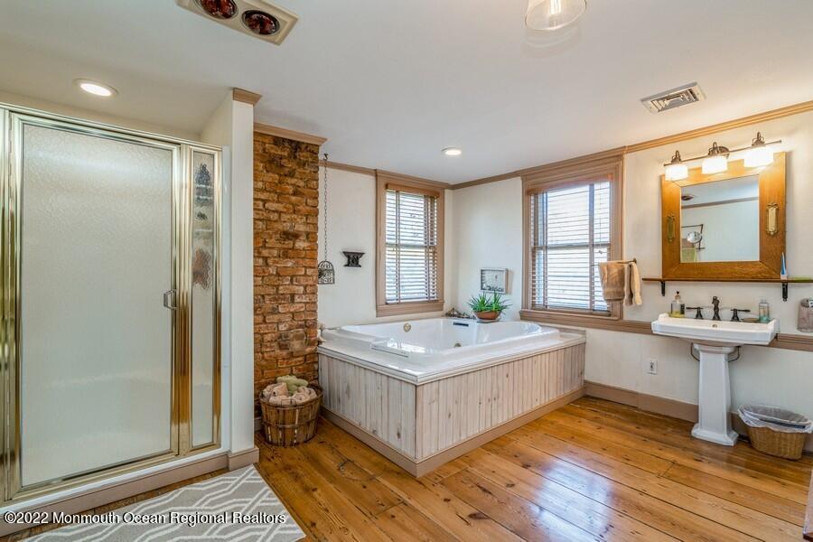 176 Ryan Road Marlboro, NJ 07746 - Photo 18 of 40 Full bath