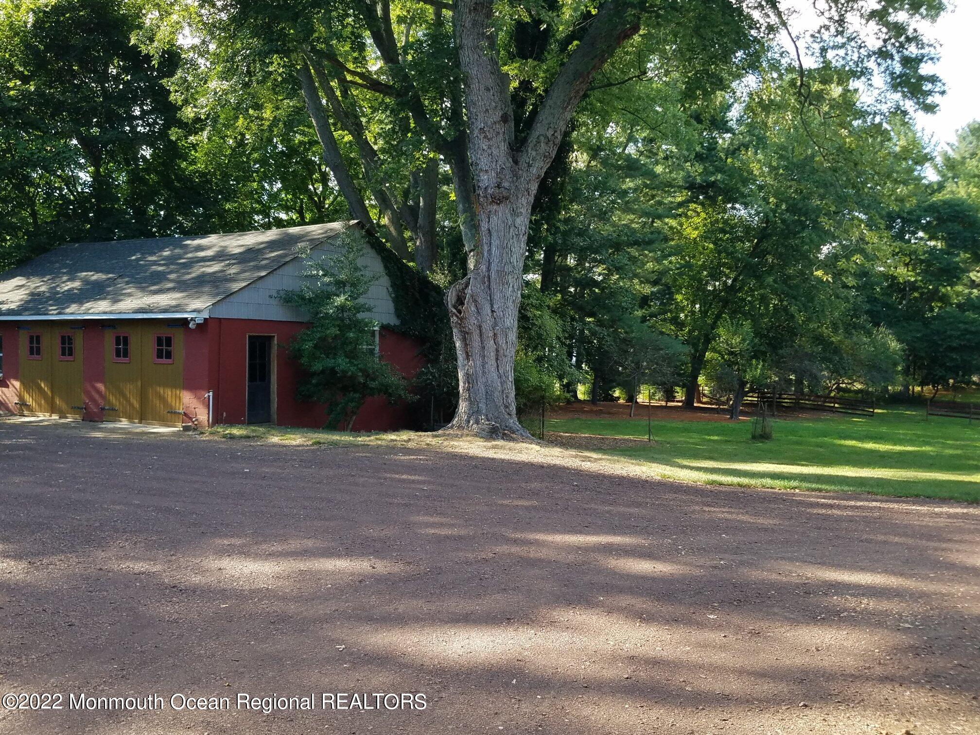 176 Ryan Road Marlboro, NJ 07746 - Photo 27 of 40 Garage