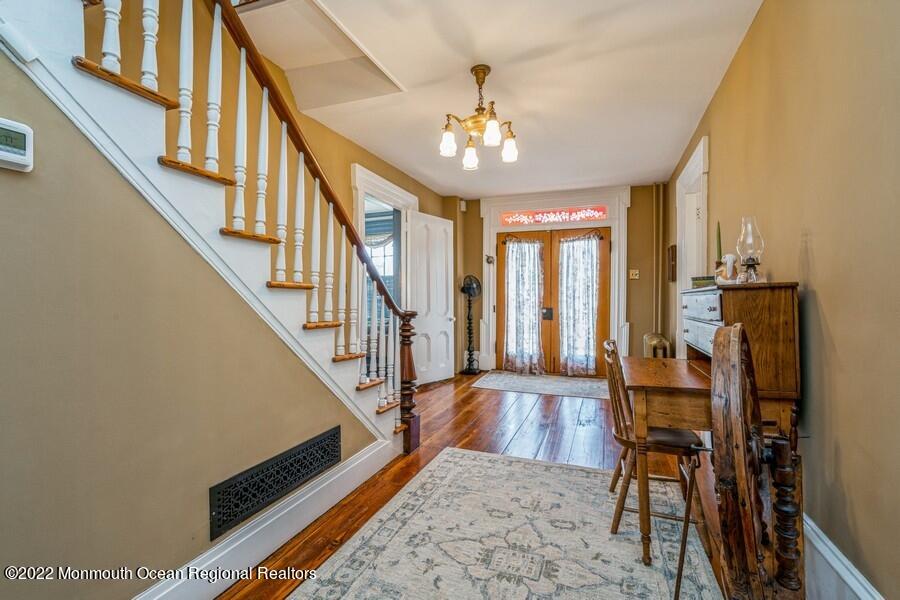 176 Ryan Road Marlboro, NJ 07746 - Photo 6 of 40 Front foyer