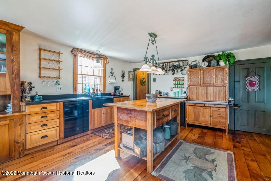 176 Ryan Road Marlboro, NJ 07746 - Photo 10 of 40 Inviting kitchen