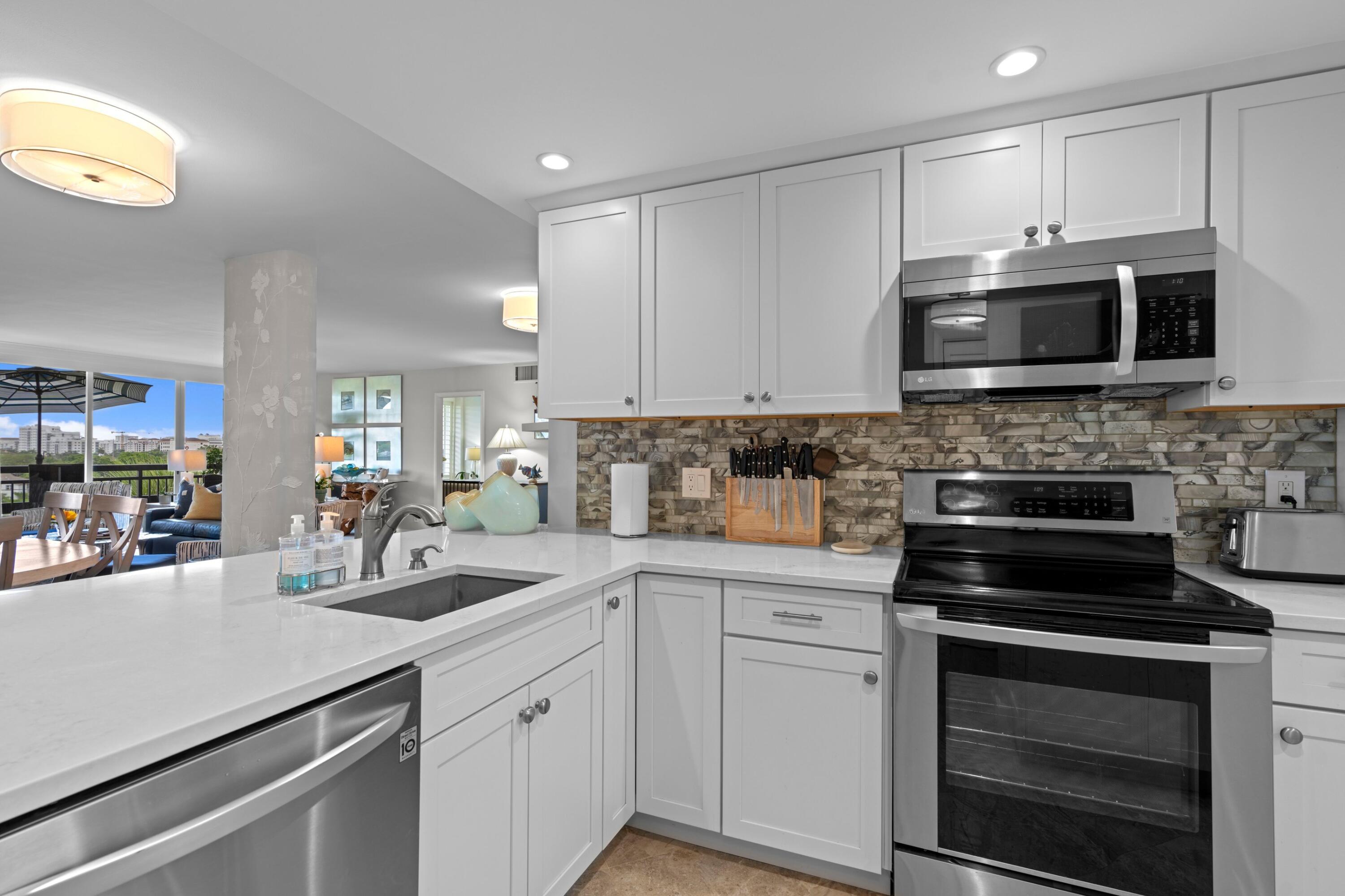 555 Northwest 4th Avenue, Unit 501 Boca Raton, FL 33432 - Photo 18 of 37 DSC03144.jpg-SMALL