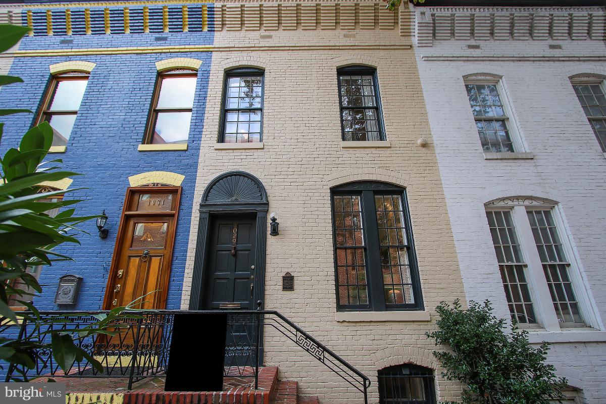 Exterior (Front)