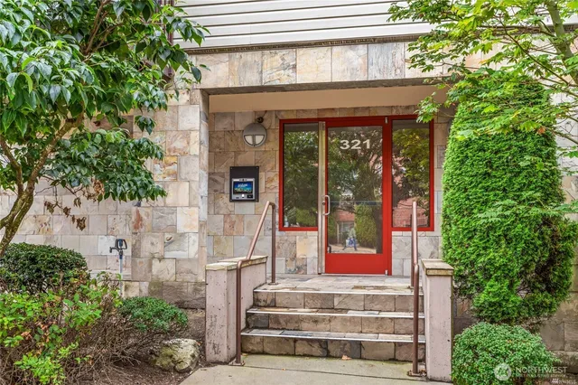 $2,500 | 321 East Thomas Street, Unit 303, Seattle, WA 98102