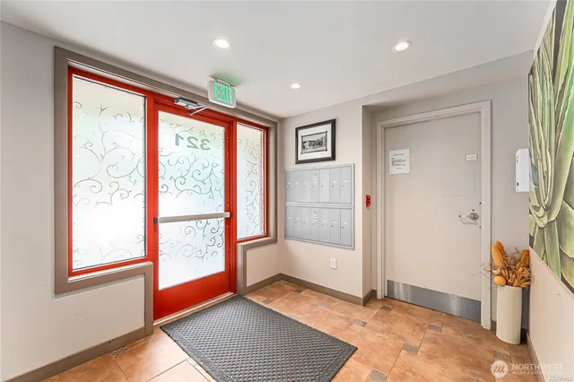 $2,500 | 321 East Thomas Street, Unit 303, Seattle, WA 98102