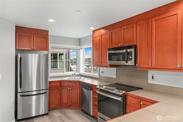 $2,500 | 321 East Thomas Street, Unit 303, Seattle, WA 98102