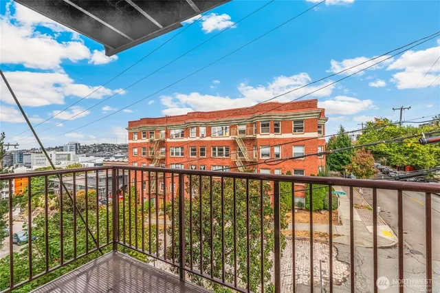 $2,500 | 321 East Thomas Street, Unit 303, Seattle, WA 98102