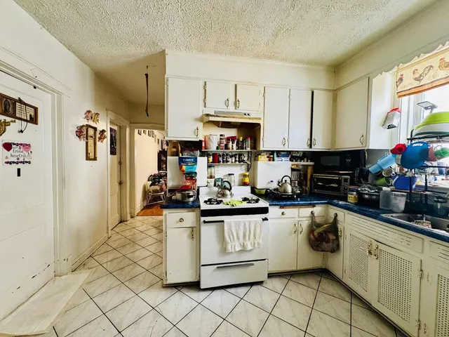 $530,000 | 5221 West Montrose Avenue, Chicago, IL 60641