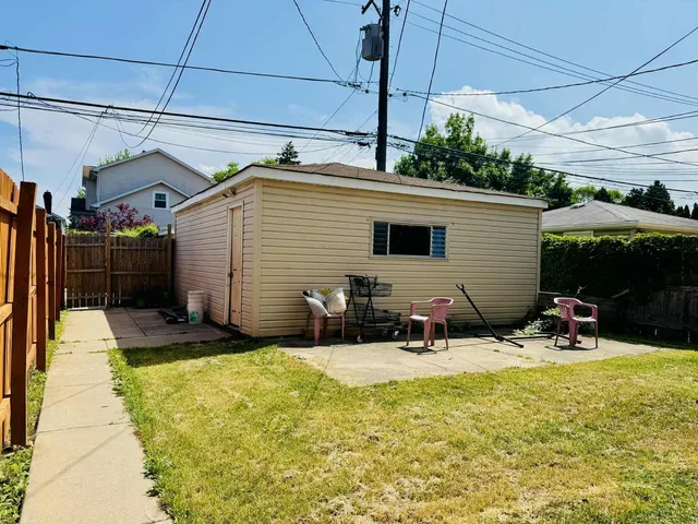 $530,000 | 5221 West Montrose Avenue, Chicago, IL 60641