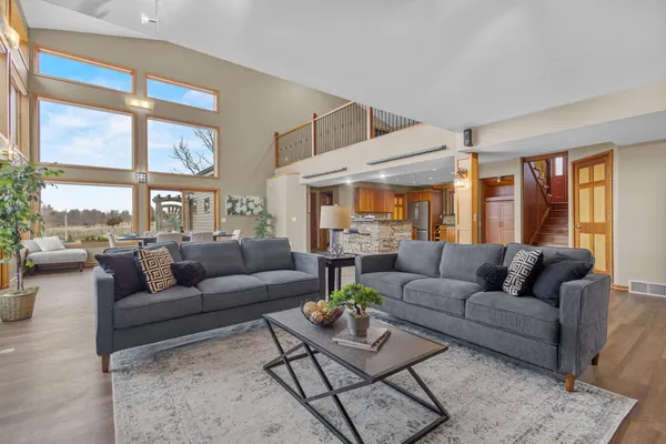 $1,250,000 | 3361 North N, Blue Mounds, WI 53517