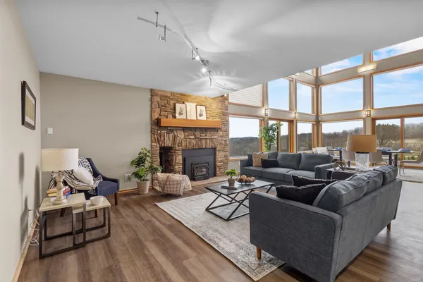 $1,250,000 | 3361 North N, Blue Mounds, WI 53517