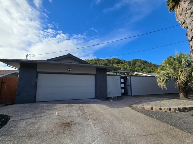 a view of a house with a yard