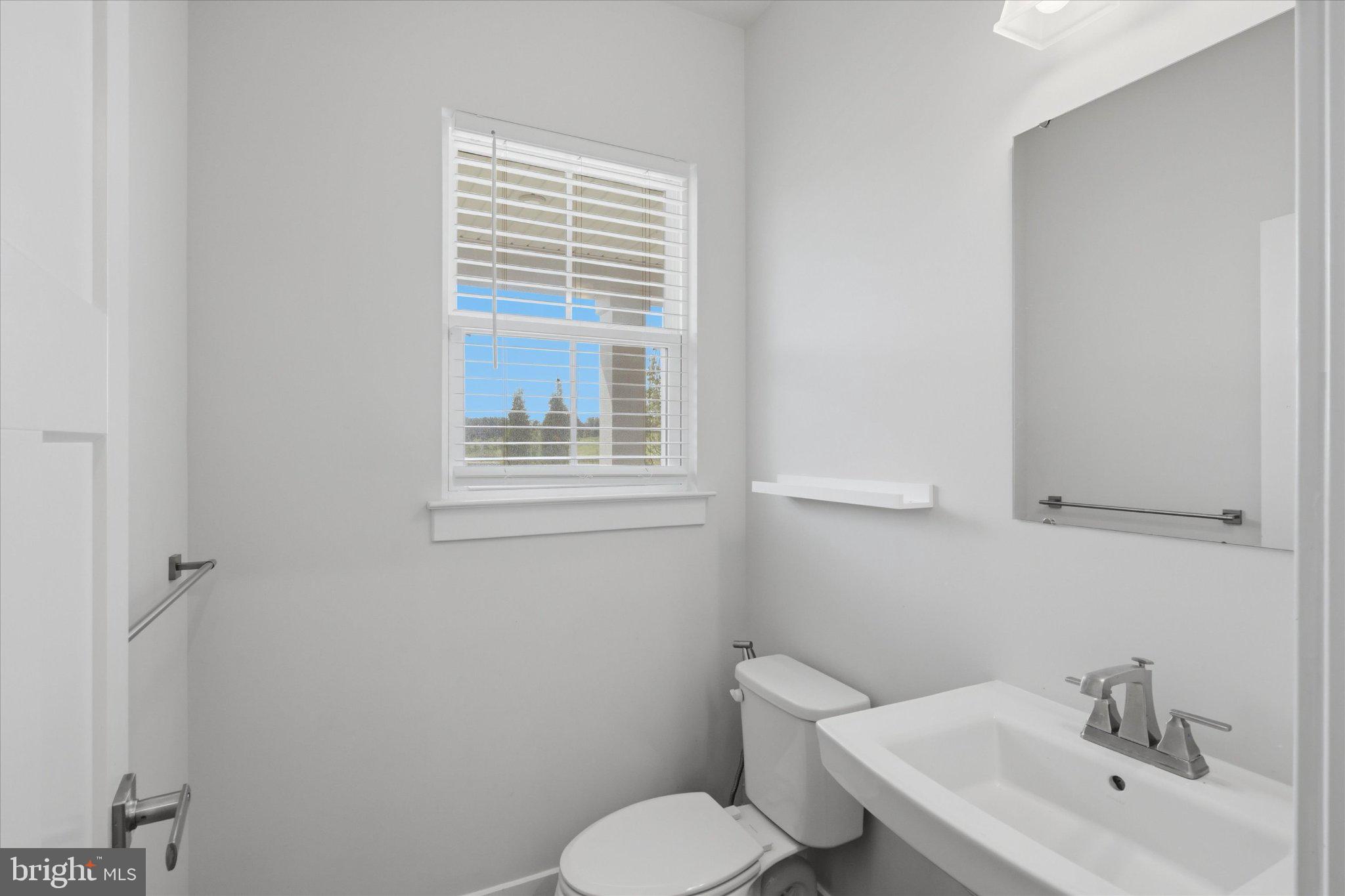 21839 Clarksburg Road Clarksburg, MD 20841 - Photo 14 of 39 Main level Powder Room