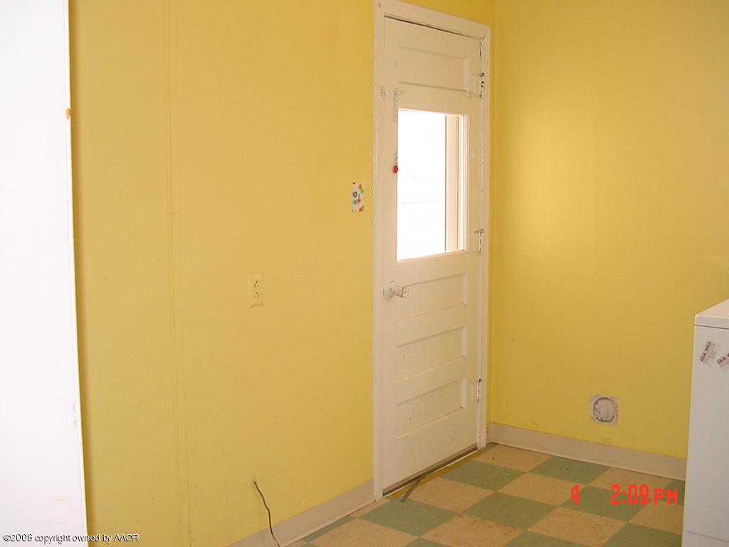 4113 Gables Street Amarillo, TX 79110 - Photo 4 of 8 a view of a bathroom with a door