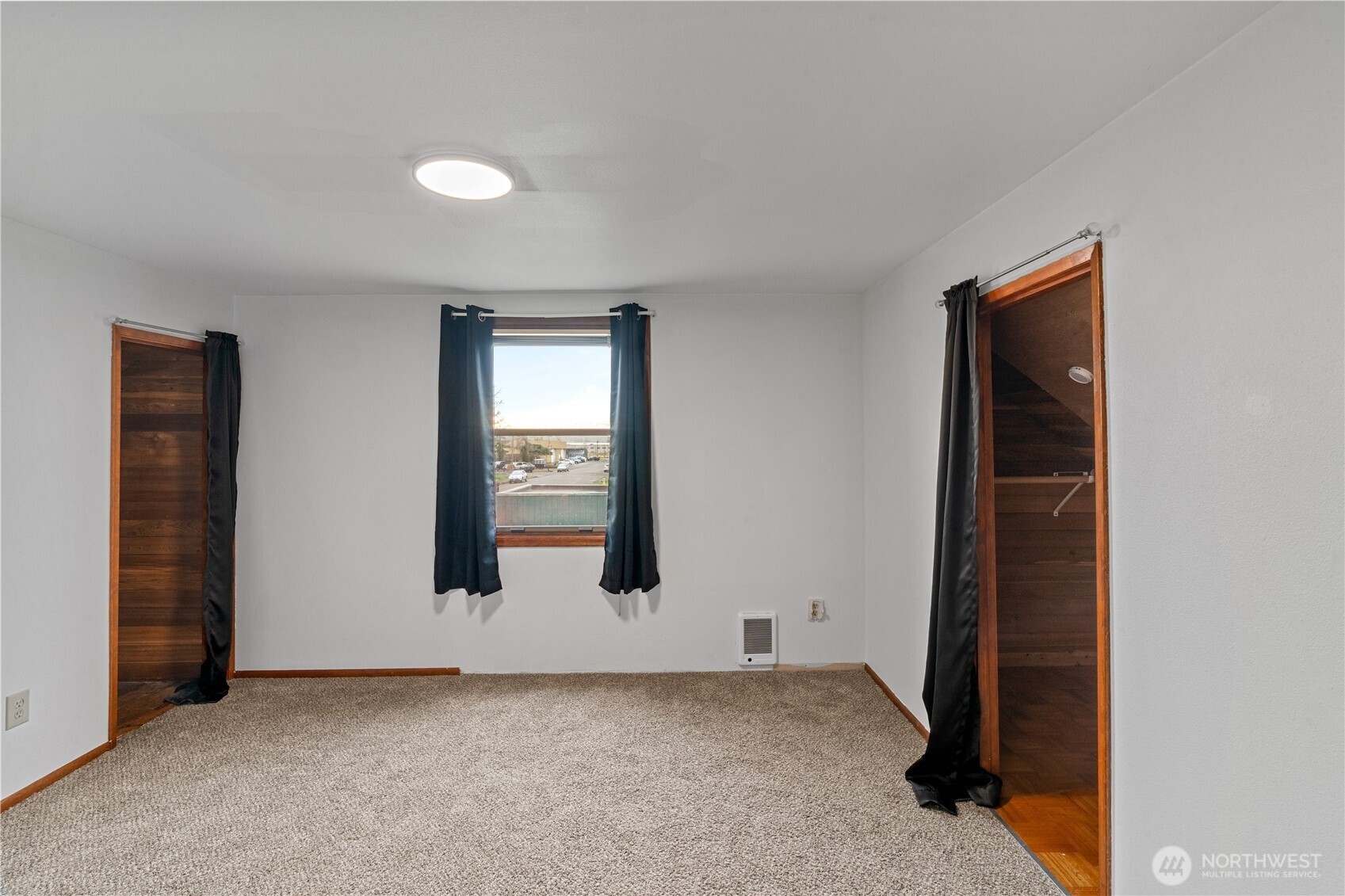 508 30th Street Hoquiam, WA 98550 - Photo 24 of 40 an empty room with windows