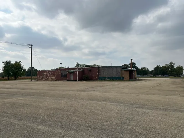 $183,000 | 2864 Highway 17, Kankakee, IL 60901