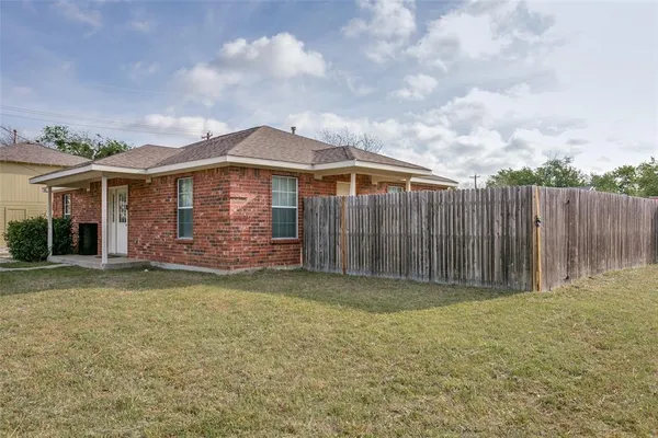 $650 | 107 South Crawford Street, Unit 4, Denton, TX 76205