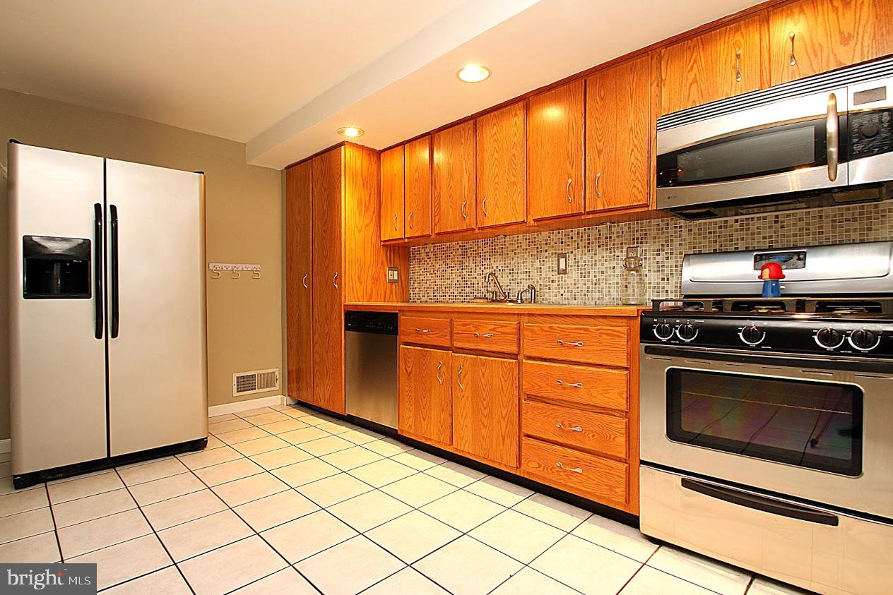 7815 Kentley Road Baltimore, MD 21222 - Photo 15 of 57