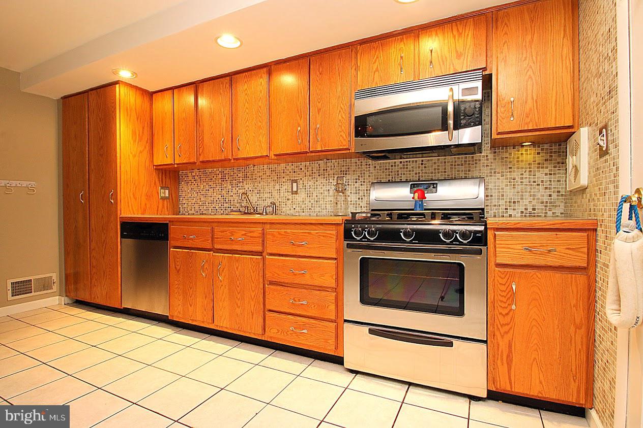 7815 Kentley Road Baltimore, MD 21222 - Photo 16 of 57