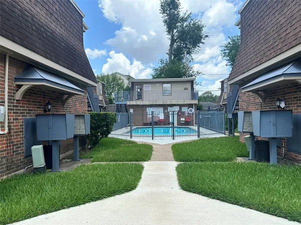 a view of a house with backyard and porch
