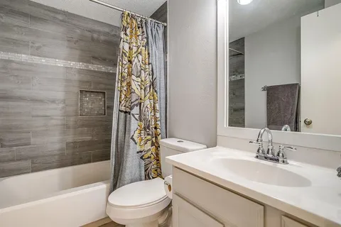 $339,900 | 7104 Summerset Drive, Benbrook, TX 76126