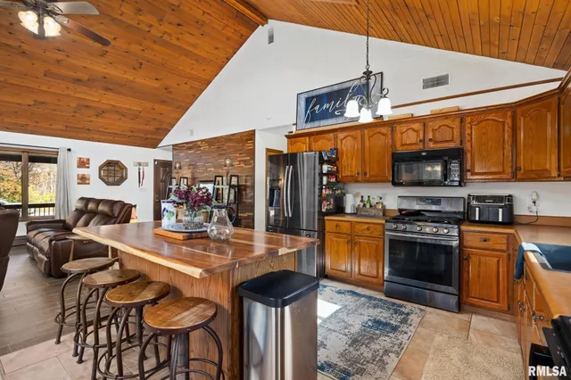 $369,900 | 6820 West Pfeiffer Road, Peoria, IL 61607