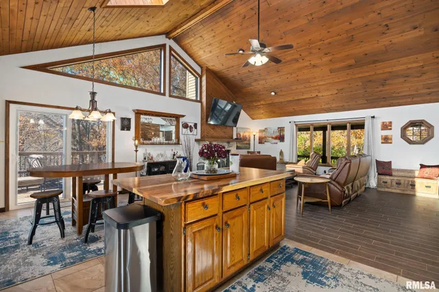 $369,900 | 6820 West Pfeiffer Road, Peoria, IL 61607