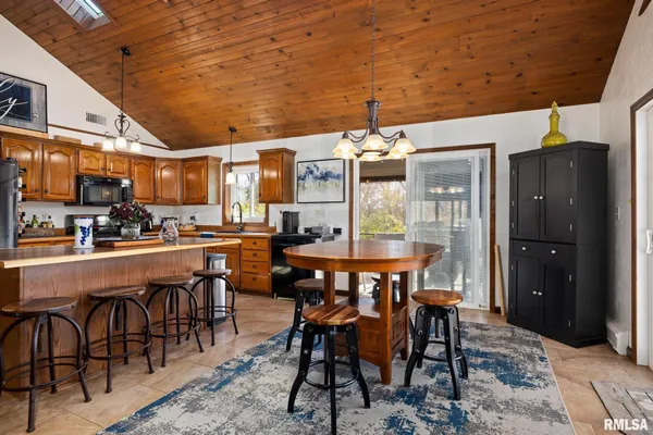 $349,900 | 6820 West Pfeiffer Road, Peoria, IL 61607