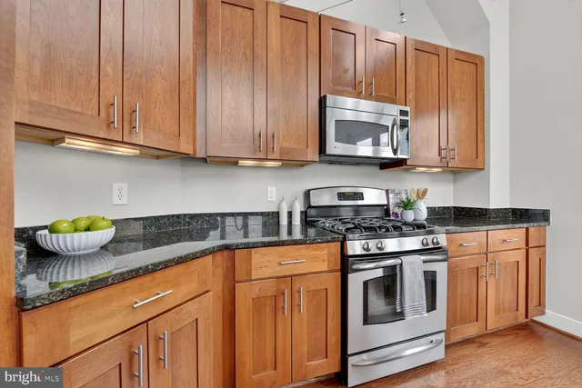 $1,000,000 | 1800 Wilson Boulevard, Unit 449, Arlington, VA 22201