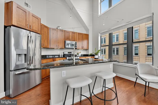 $1,000,000 | 1800 Wilson Boulevard, Unit 449, Arlington, VA 22201