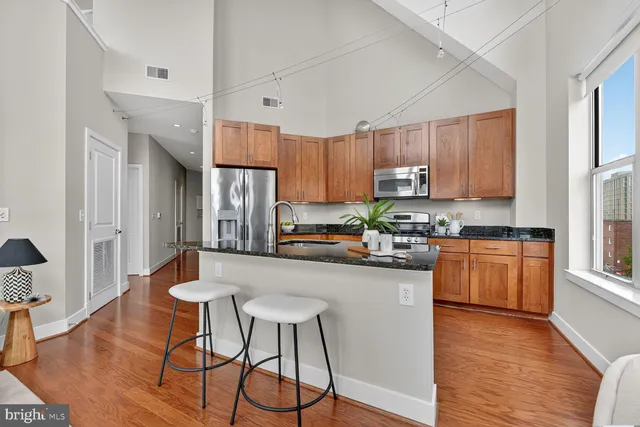 $1,000,000 | 1800 Wilson Boulevard, Unit 449, Arlington, VA 22201