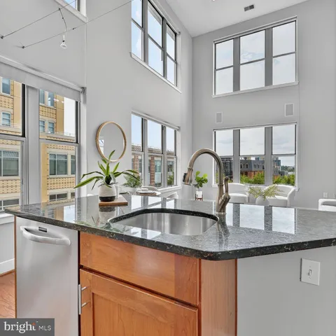 $1,000,000 | 1800 Wilson Boulevard, Unit 449, Arlington, VA 22201
