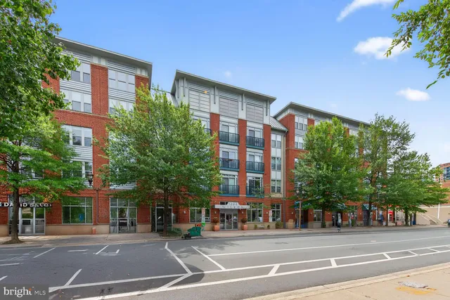 $1,000,000 | 1800 Wilson Boulevard, Unit 449, Arlington, VA 22201