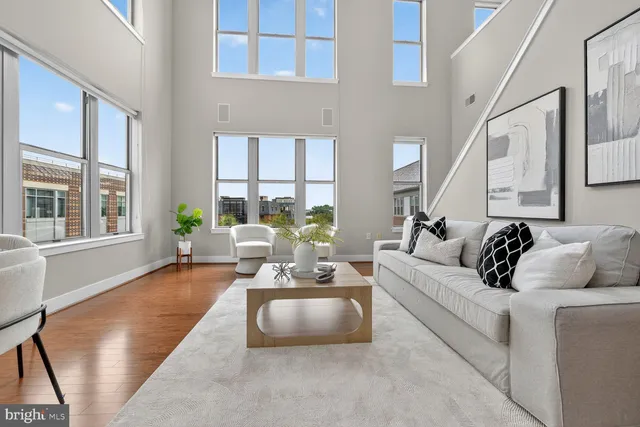 $1,000,000 | 1800 Wilson Boulevard, Unit 449, Arlington, VA 22201