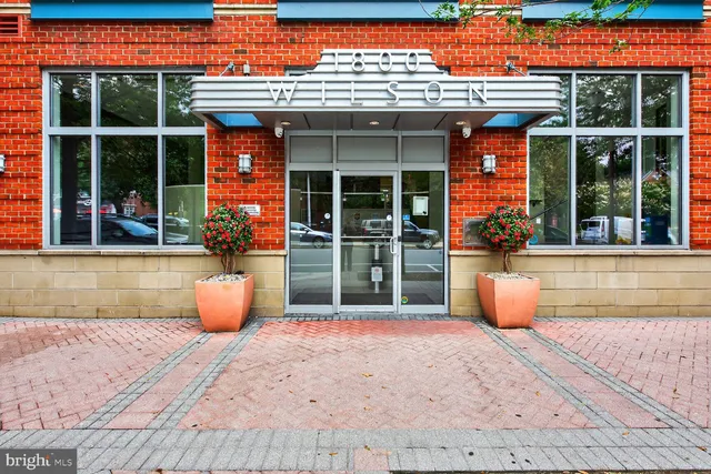 $1,000,000 | 1800 Wilson Boulevard, Unit 449, Arlington, VA 22201