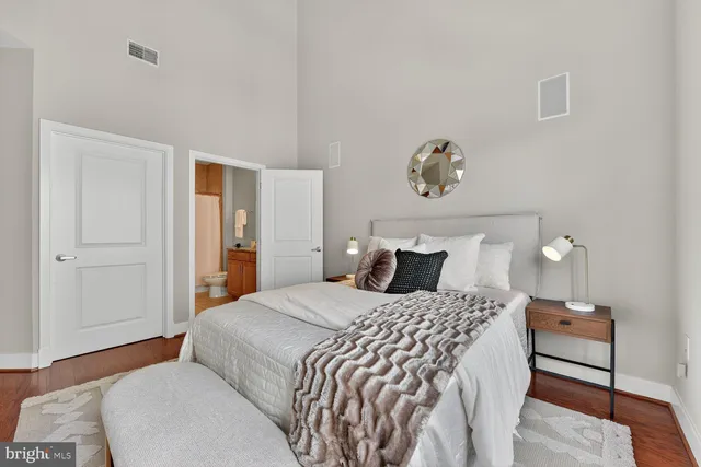 $1,000,000 | 1800 Wilson Boulevard, Unit 449, Arlington, VA 22201