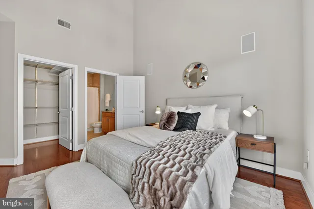 $1,000,000 | 1800 Wilson Boulevard, Unit 449, Arlington, VA 22201