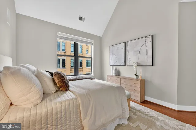 $1,000,000 | 1800 Wilson Boulevard, Unit 449, Arlington, VA 22201