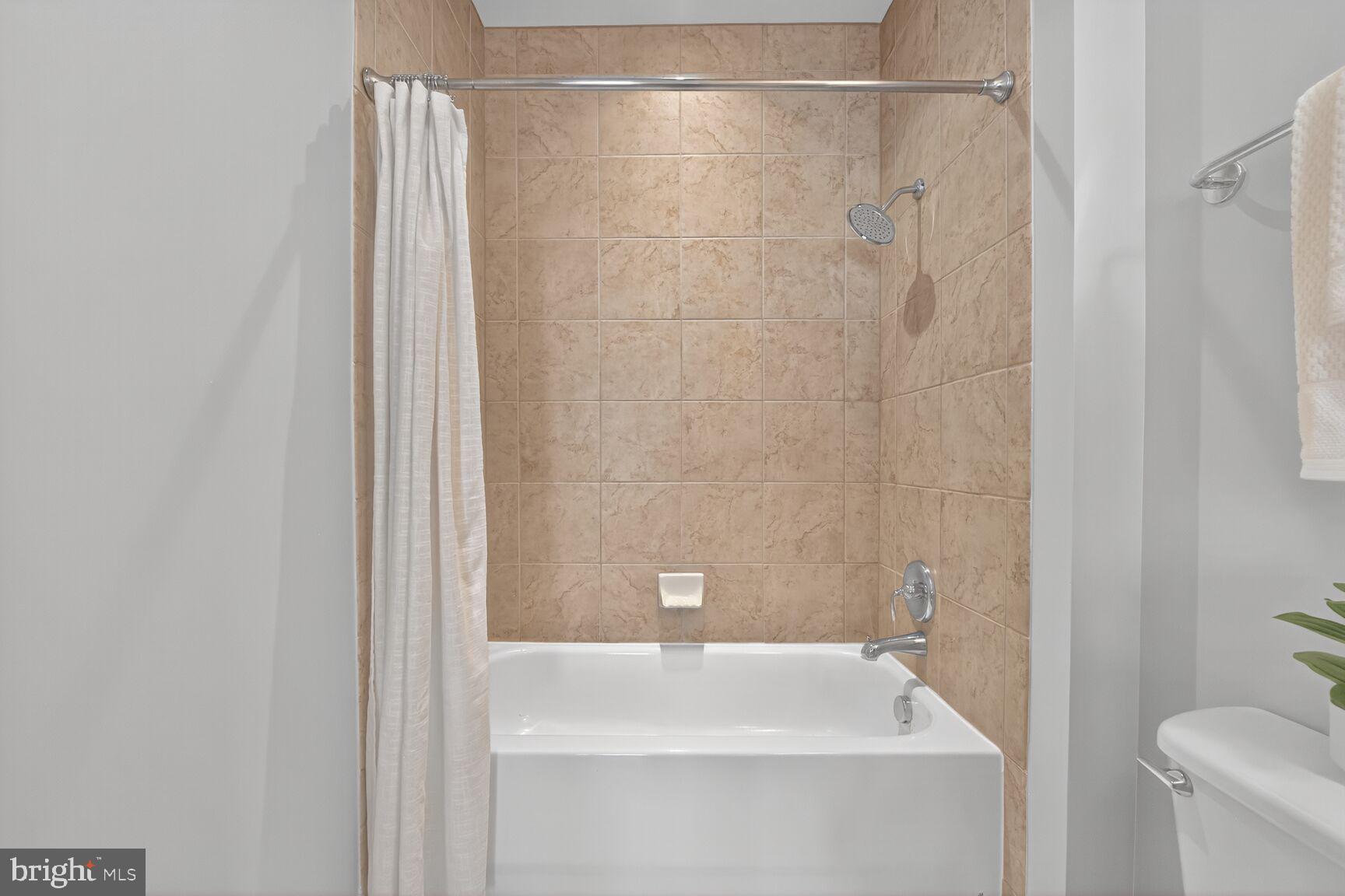 1800 Wilson Boulevard, Unit 449 Arlington, VA 22201 - Photo 46 of 99 Tub/Shower Combo in Primary Bathroom!