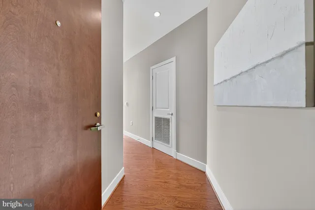 $1,000,000 | 1800 Wilson Boulevard, Unit 449, Arlington, VA 22201