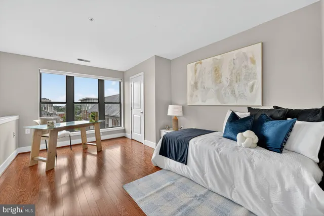 $1,000,000 | 1800 Wilson Boulevard, Unit 449, Arlington, VA 22201