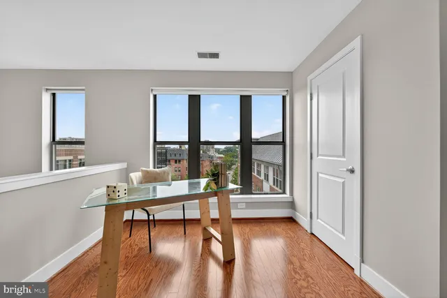 $1,000,000 | 1800 Wilson Boulevard, Unit 449, Arlington, VA 22201