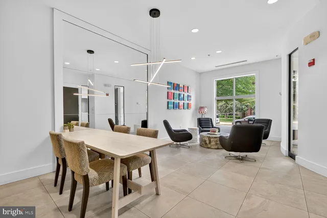 $1,000,000 | 1800 Wilson Boulevard, Unit 449, Arlington, VA 22201