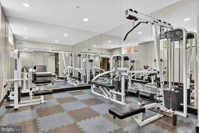 $1,000,000 | 1800 Wilson Boulevard, Unit 449, Arlington, VA 22201