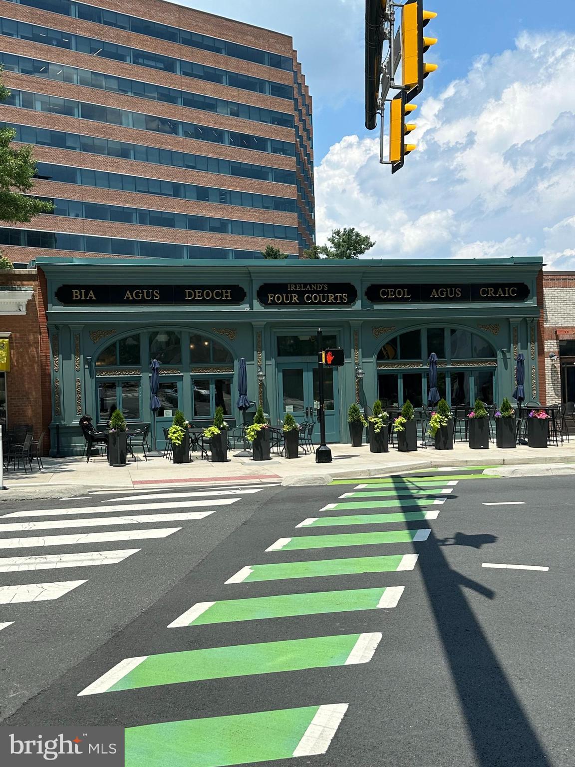 1800 Wilson Boulevard, Unit 449 Arlington, VA 22201 - Photo 80 of 99 Community Restaurants, Bars, & Shopping!